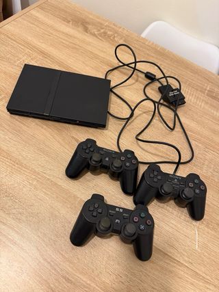 PlayStation 2 con 6 mandos