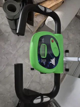 Bicicleta Estática Verde y Negra