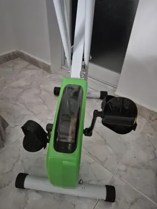 Bicicleta Estática Verde y Negra