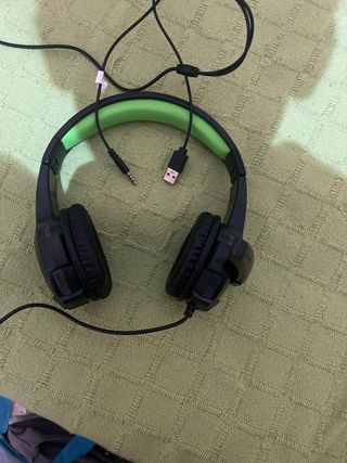 Auriculares con micrófono cableados