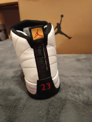 Jordan Retro 12 (Negro/Blanco)