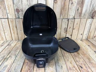 BAUL GIVI E300NT 30L CON PARRILA UNIVERSAL