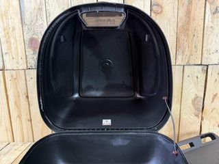 BAUL GIVI E300NT 30L CON PARRILA UNIVERSAL