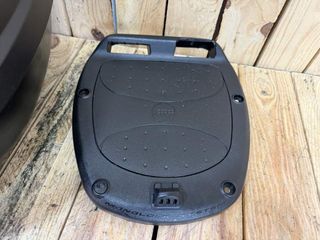 BAUL GIVI E300NT 30L CON PARRILA UNIVERSAL
