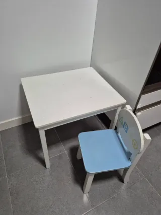 Mesa y silla infantil madera