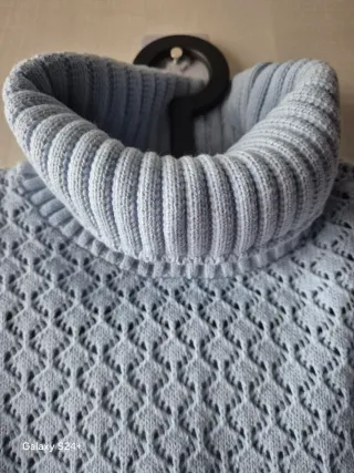 Camisola gola alta azul bebé