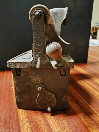 Plancha antigua de carbón