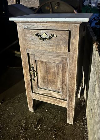 Mesita auxiliar antigua de madera y mármol