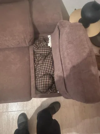 Sofá de tela marrón