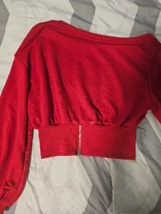 Sudadera corta asimétrica roja