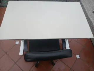 Escritorio blanco metálico+sea +brazo ordenador