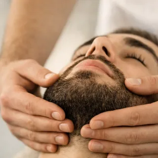 Limpieza facial masculina