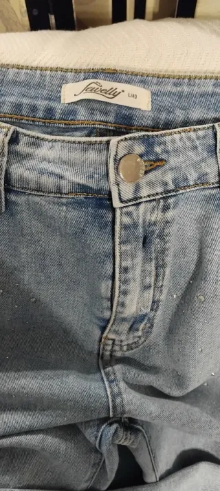 Pantalón vaquero con pedrería