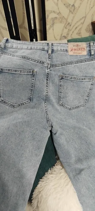 Pantalón vaquero con pedrería