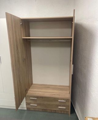 Armario blanco de madera