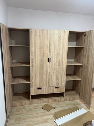 Armario blanco de madera