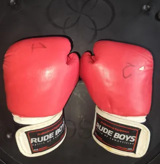 Guantes de boxeo rojos Rude Boys