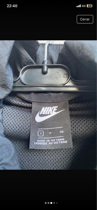 Chaqueta Nike Swoosh Negra y Blanca