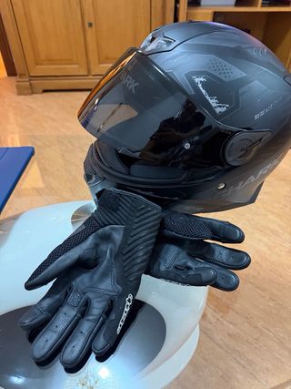 Casco Shark y Guantes Alpinestars nuevos.