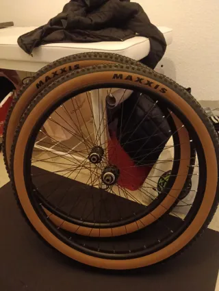 Juego Llantas y Cubiertas Maxxis Rekon 2.25