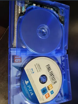 Final Fantasy VII Remake PS4 Deluxe Edition