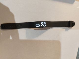 Reloj digital cinta negra