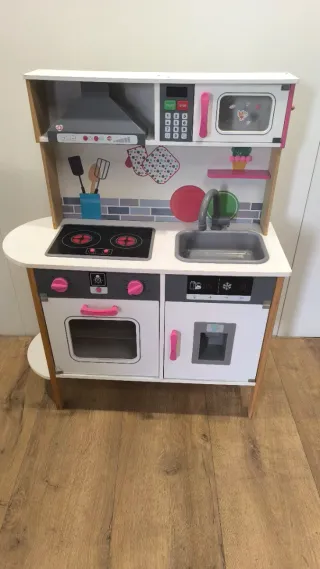 Cocina de juguete de madera