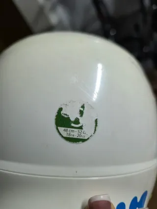 Casco de esquí infantil y bastones