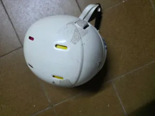 Casco de esquí infantil y bastones