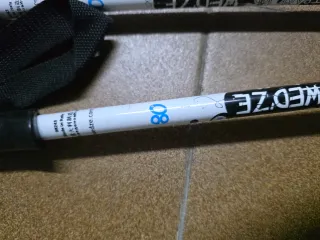 Casco de esquí infantil y bastones