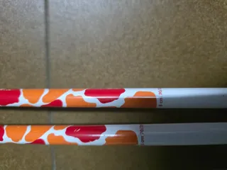 Casco de esquí infantil y bastones