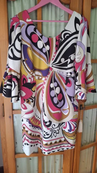 Vestido estampado manga acampanada