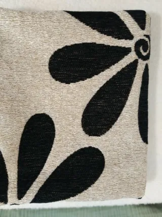 Fodera per cuscino con stampa floreale retrò - Nero