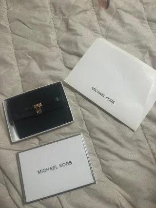 Tarjetero Michael Kors Negro y Dorado