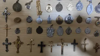 Lote Religioso: Medallas y Cruces Variadas