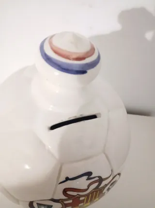 Porta monete FC Barcelona in ceramica a forma di pallone da calcio