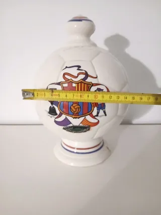 Porta monete FC Barcelona in ceramica a forma di pallone da calcio