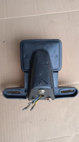 Piloto trasero Yamaha con soporte