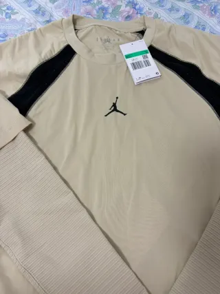 Camiseta Jordan Manga Larga Beige