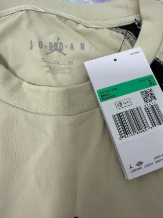 Camiseta Jordan Manga Larga Beige