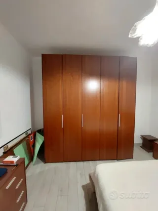 Camera da letto come nuova in legno ciliegio