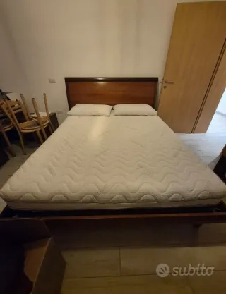 Camera da letto come nuova in legno ciliegio