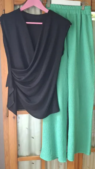 Conjunto Top Negro y Pantalón Verde