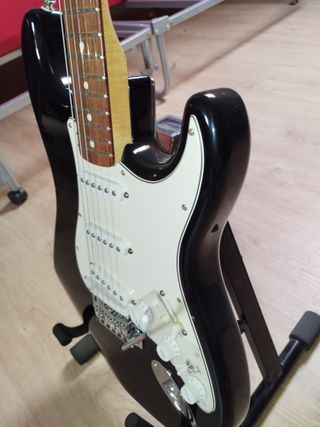 GUITARRA FENDER STRATOCASTER ROLAND READY