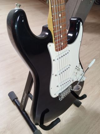 GUITARRA FENDER STRATOCASTER ROLAND READY