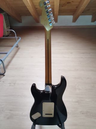 GUITARRA FENDER STRATOCASTER ROLAND READY