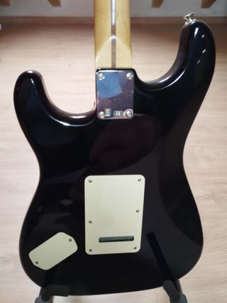 GUITARRA FENDER STRATOCASTER ROLAND READY