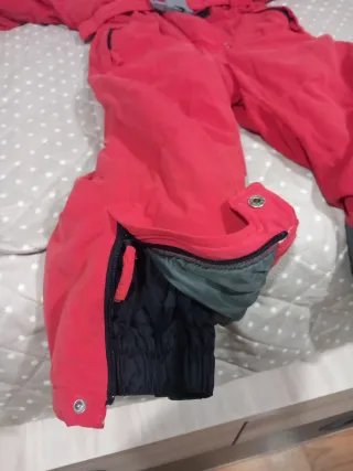 Mono de nieve infantil rojo. Talla 4 años