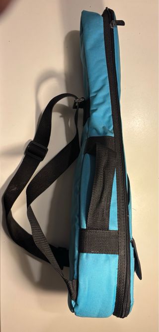 Ukelele con funda, afinador Fender y púas