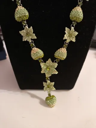 Collar Acero Floral Detalle Cristal Verde